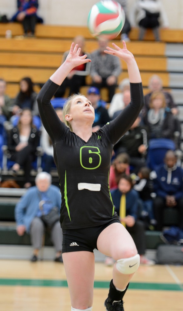 Cascades setter Nicole Blandford distributes the ball on Saturday.