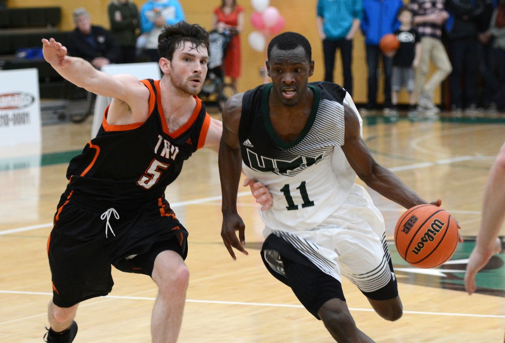 Kevon Parchment poured in a game-high 33 points as the Cascades upset the CIS No. 9-ranked Thompson Rivers WolfPack on Friday.