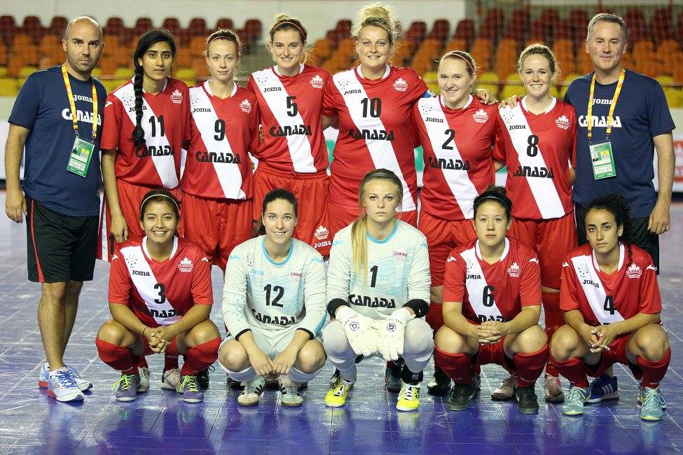 Shelby Beck (2) poses with her Team Canada mates prior to their first game at the World University Futsal Championship. (FotoJump / wucfutsal2016.com)