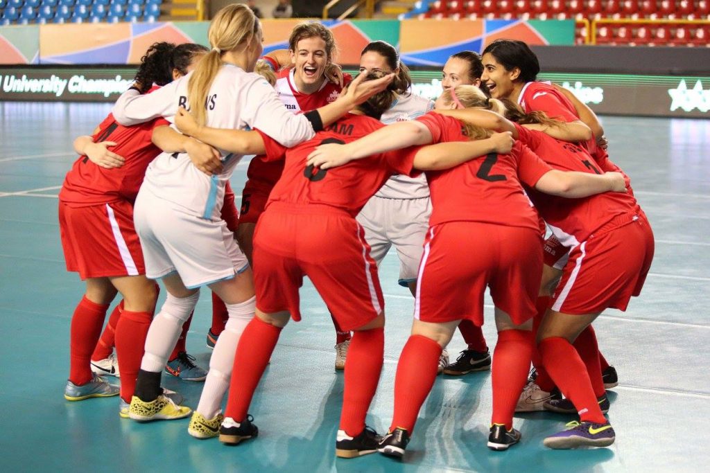 Team Canada huddles prior to Sunday's bronze medal game vs. Portugal. (FotoJump / wucfutsal.com)