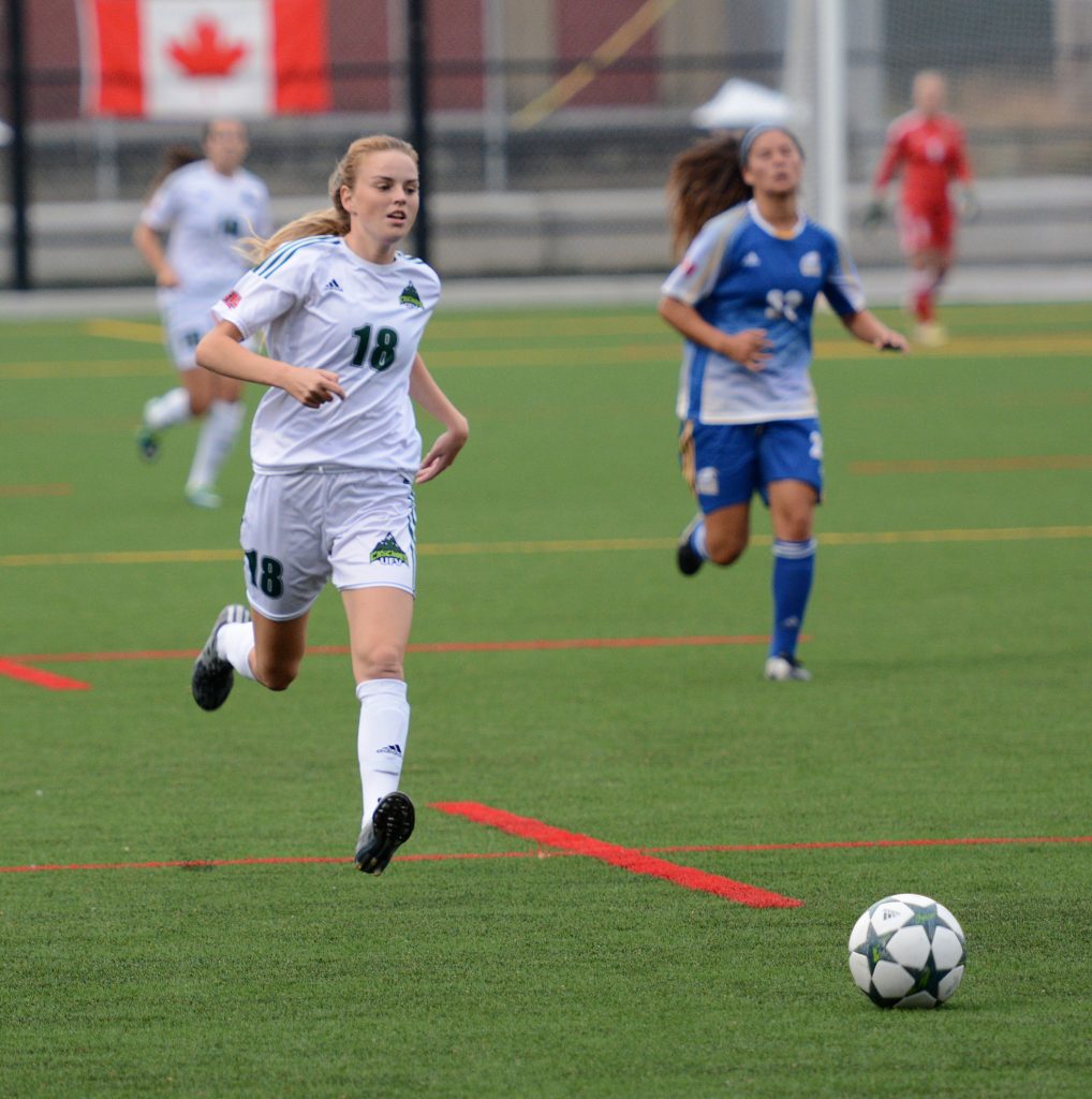 Amanda Carruthers scored twice for the Cascades, but the UBC Thunderbirds rallied for a 2-2 tie.