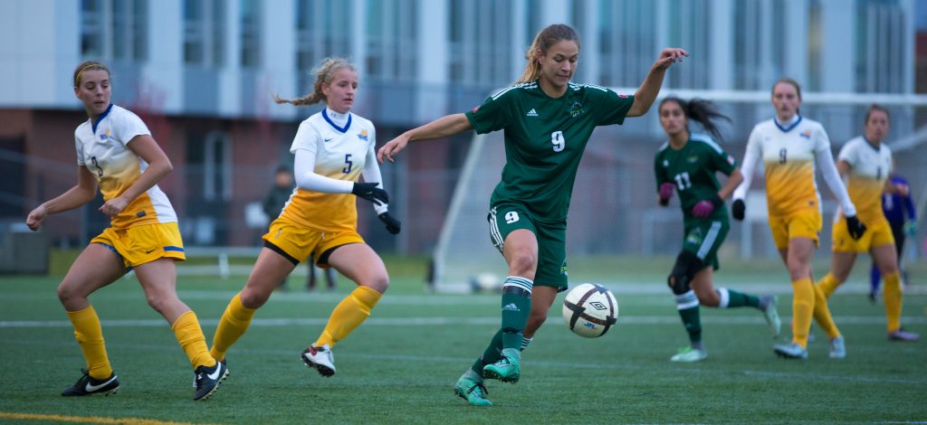 With two goals on Friday vs. UVic, Monika Levarsky has 10 on the season, tied for first in Canada West. (Armando Tura / Victoria Vikes photos)